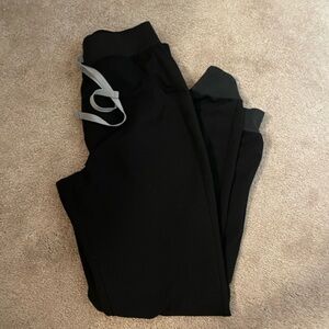 Women’s black Figs Small tall Zamora jogger scrubs!